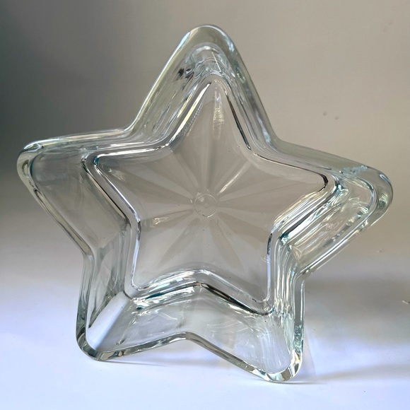 🦩 3/$15 Glass Star Shaped Dish - Picture 1 of 2